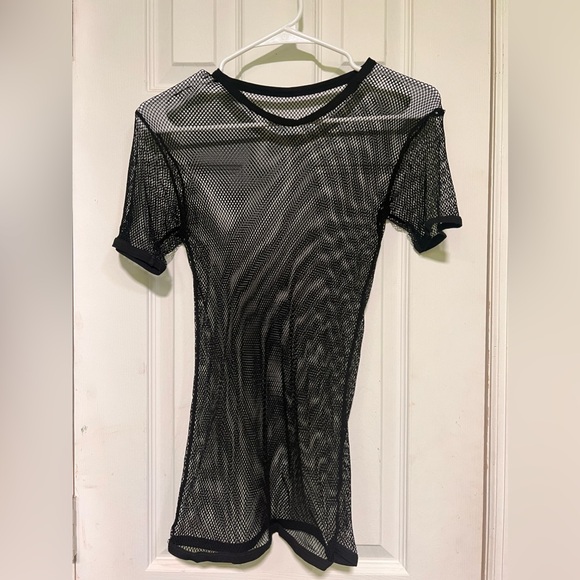 Simple Mesh Top - Picture 1 of 2